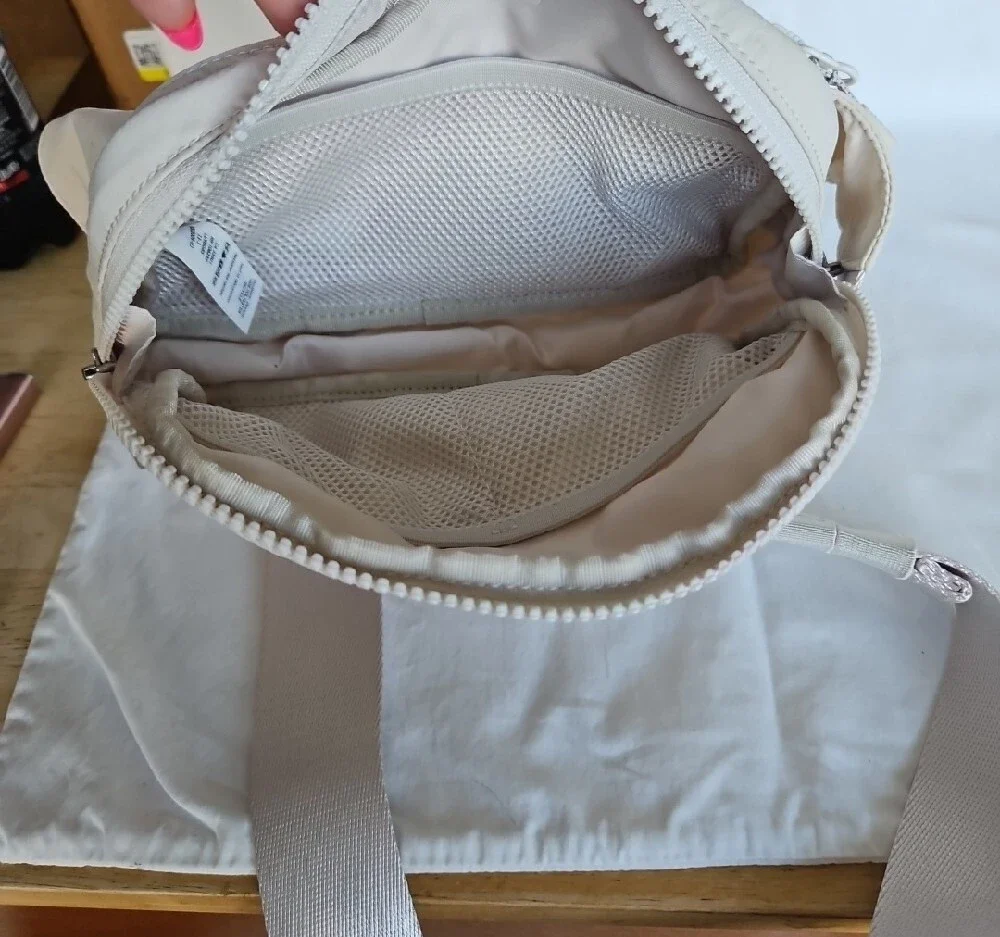 NWOT Lululemon athletica Woman's Chalk White Belt Bag